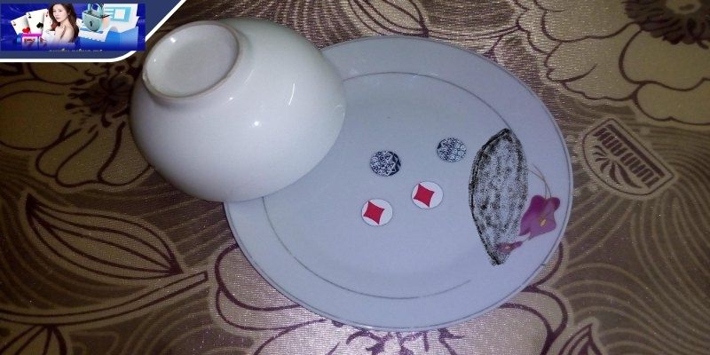 Bát trong xóc đĩa bịp để làm gì?
